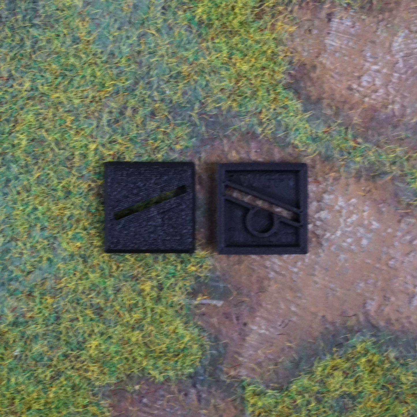 20mm - Square bases with semi-diagonal slot R (20 units)